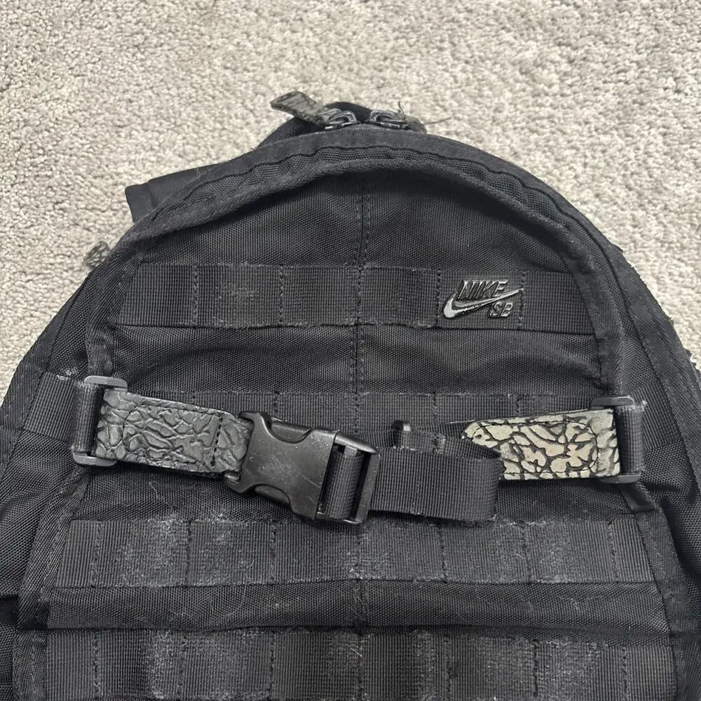 Nike SB Leather RPM Skateboarding Backpack Vintage Cement Elephant Print Black